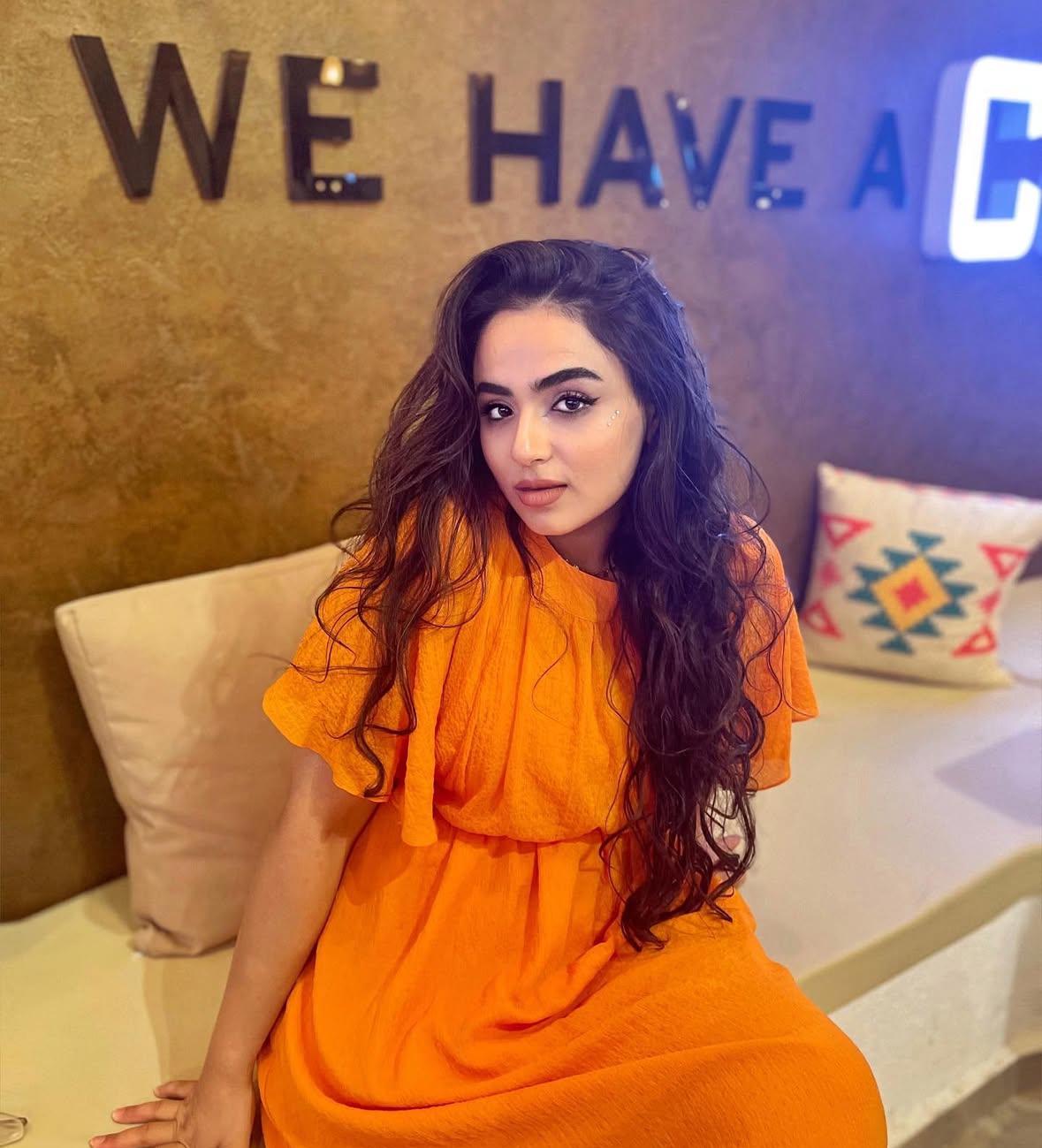 <em>Ayça Ş.</em>